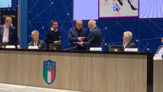 FOTO-VIDEO FV, Rocco consegna premio a Hamrin