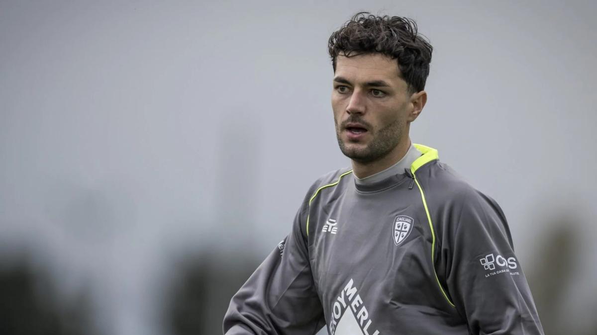 Cagliari a Firenze con due novità: primo allenamento per Sulemana e Dossena