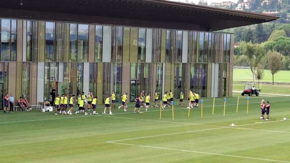 Squadra in campo al Viola Park per la rifinitura: tutti presenti. Le foto e i video 
