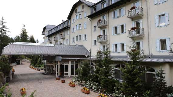 CORTINA, Giocatori a passeggio per il centro