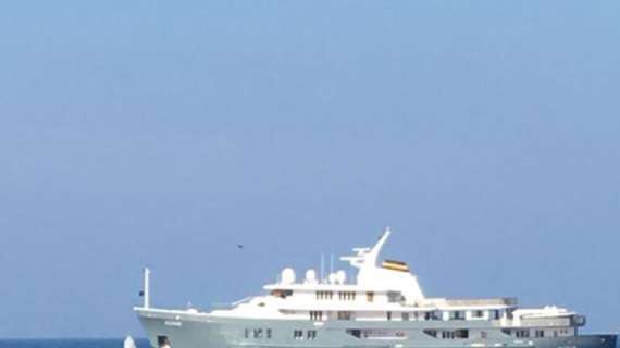 FOTO FV, Lo yatch di DDV al largo di Capri
