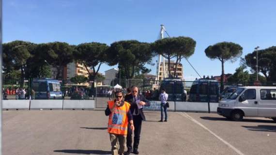 FOTO FV, I tifosi viola all'esterno del Castellani