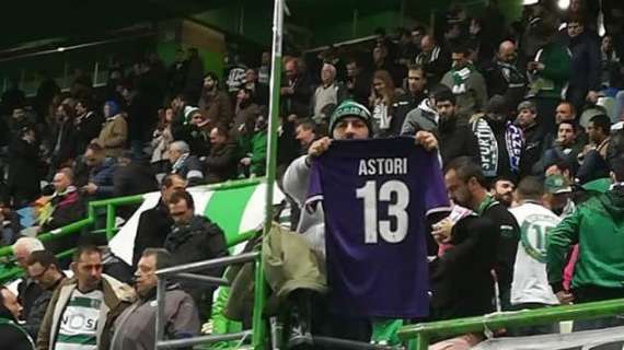 FOTO, La maglia di Astori fra i tifosi dello Sporting