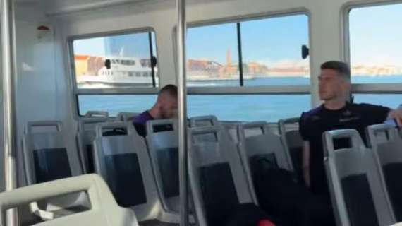 La Fiorentina è sbarcata a Venezia: i viola in traghetto per la città lagunare
