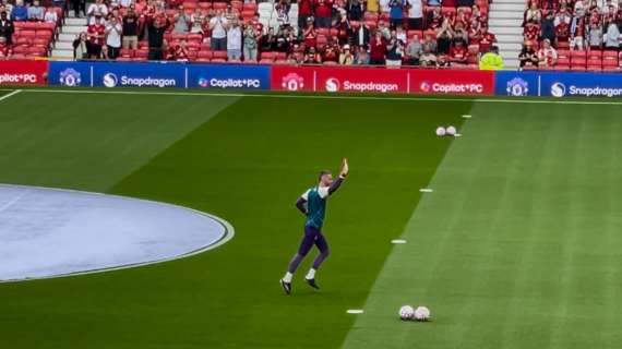 Accoglienza da brividi per David De Gea all'Old Trafford (video)
