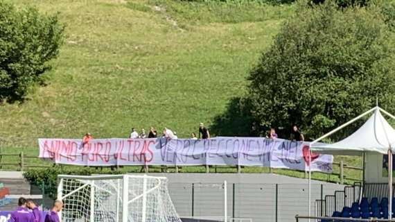 VIDEO FV, Striscione dei tifosi: "Checcone vive"