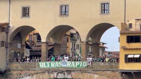 VIDEO FV, Striscione e tifosi del Rapid su Ponte Vecchio