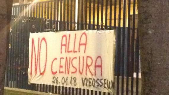 FOTO FV, Striscione del Vieusseux: "No alla censura"