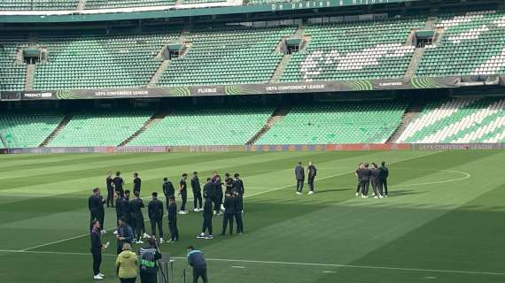 La Fiorentina è al Benito Villamarin: le immagini dell'arrivo della squadra viola