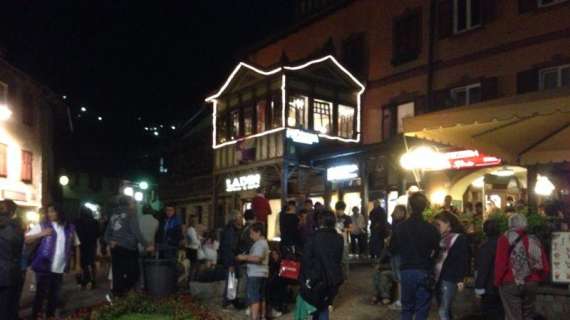 FOTO FV, Anche a cena tutti in fila per Gomez