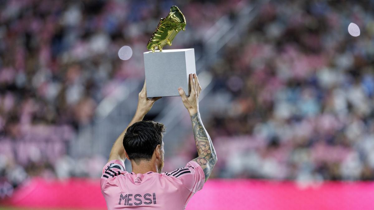 MLS, via ai playoff, Messi segna subito una doppietta e trascina l'Inter Miami
