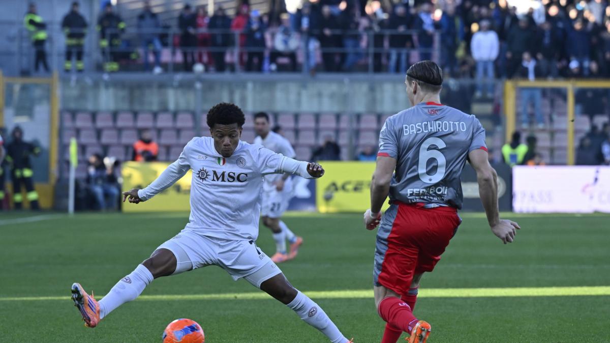 Napoli in ansia per Neres: rischia l'intervento dopo l'infortunio. Assalto a Giovane