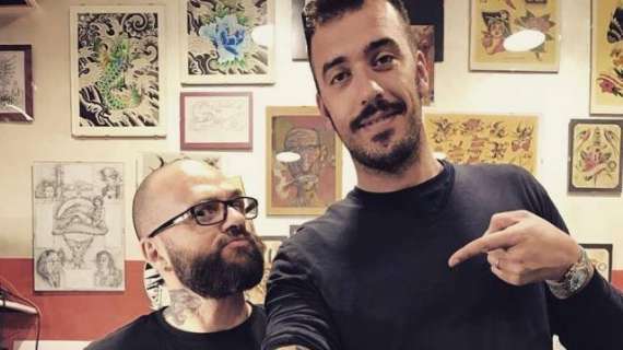 FOTO, Viviano si tatua il Ponte Vecchio sul braccio