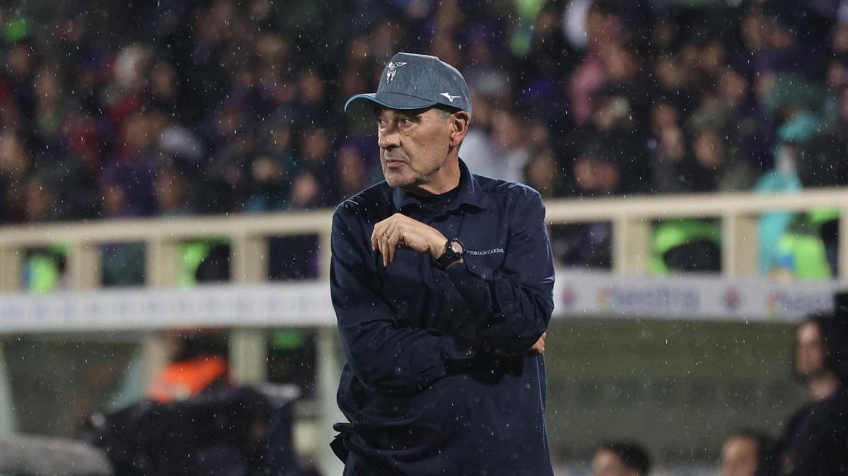Sarri sul futuro: "Parlerò con la società per vedere se si può rispettare il contratto"