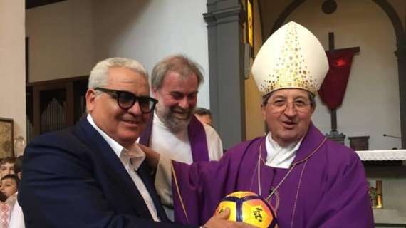 FOTO FV, Tre regali viola per Cardinal Betori