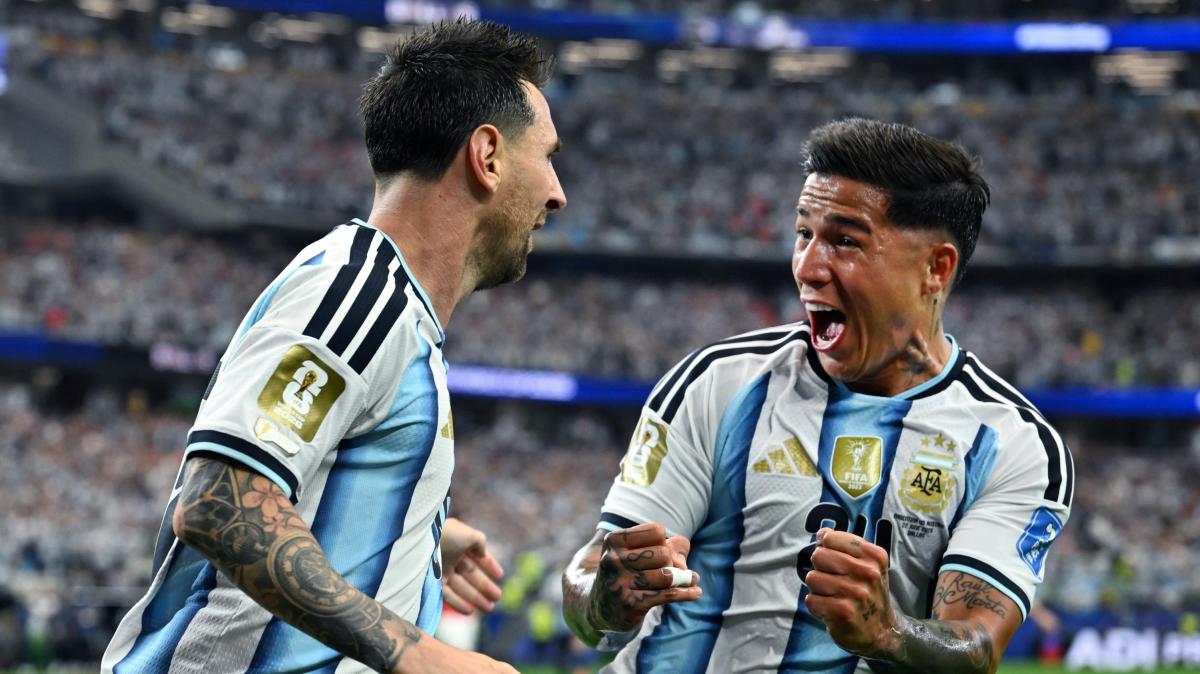 Mondiale 2026, Lionel Messi sbaglia un rigore ma poi fa doppietta