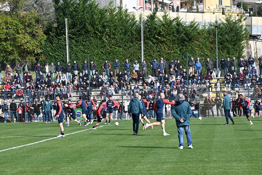 Genoa, tanta gente a seguire e caricare la squadra a Multedo