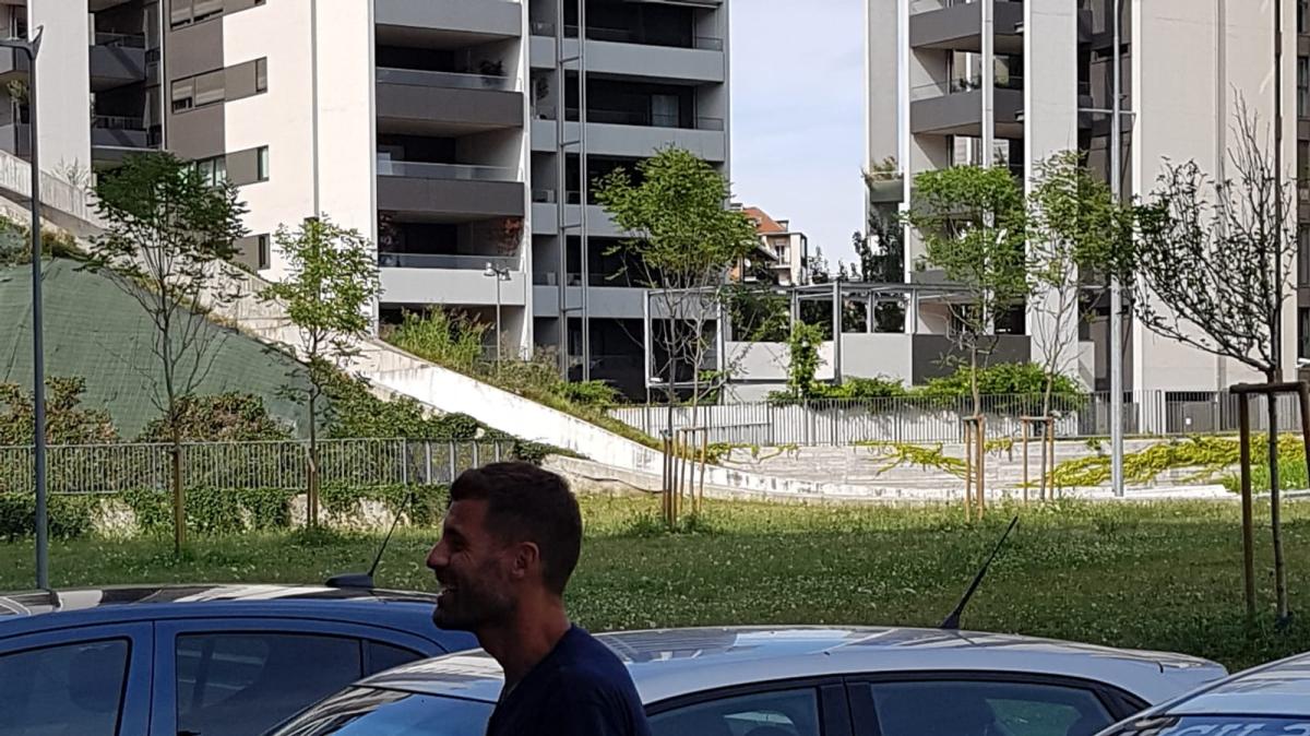Nocerino vicino alla panchina della Primavera del Napoli