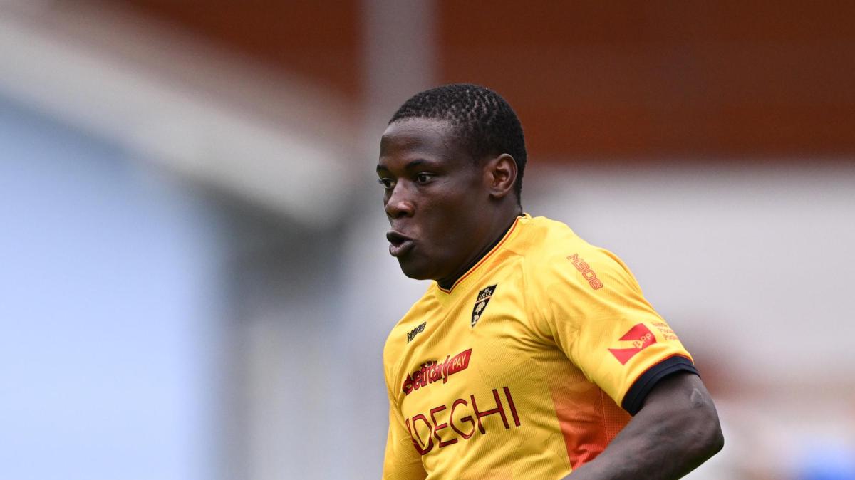 Napoli-Lecce: malore per Banda, il calciatore in osservazione al Cardarelli. Il comunicato ufficiale 