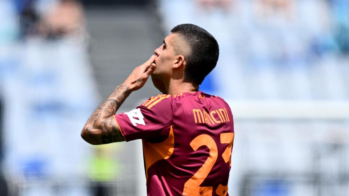 Roma-Lazio, doppietta di Mancini e rissa con due espulsi: cosa è successo