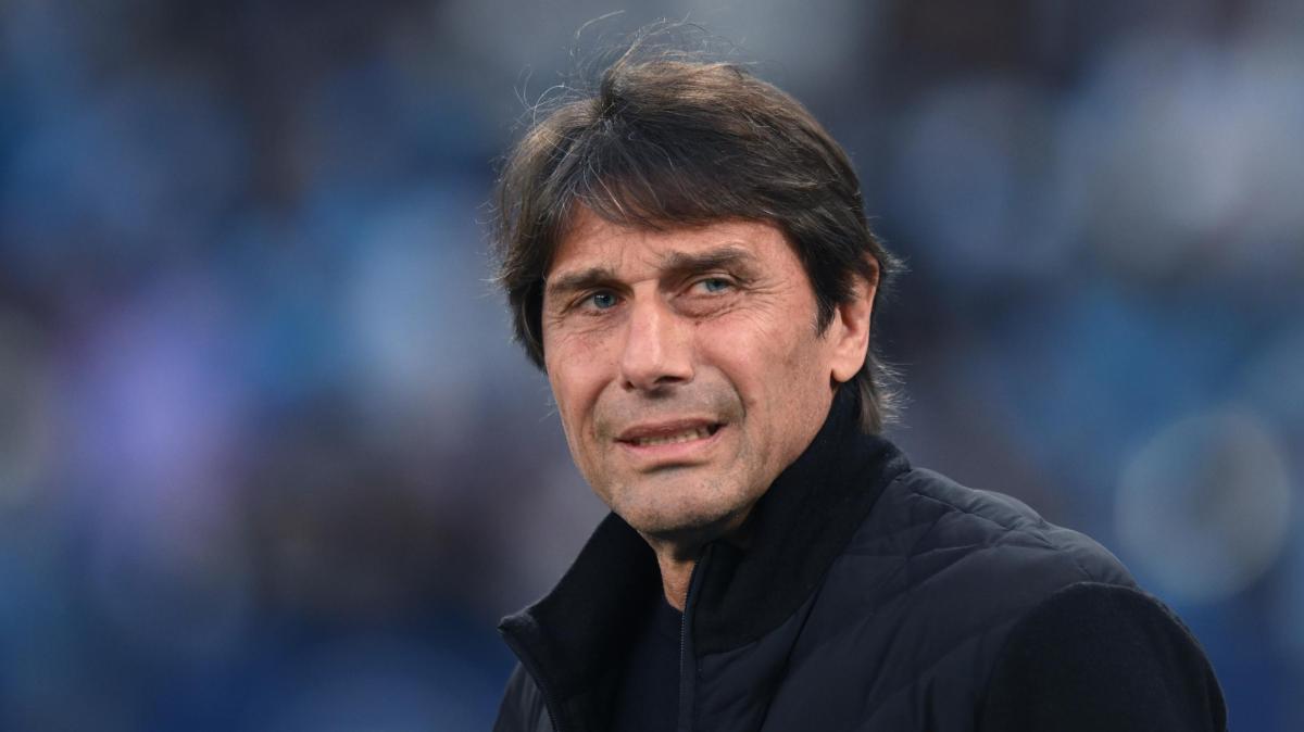 Napoli, Conte: "Straordinario rimanere tra le prime nonostante l'emergenza"