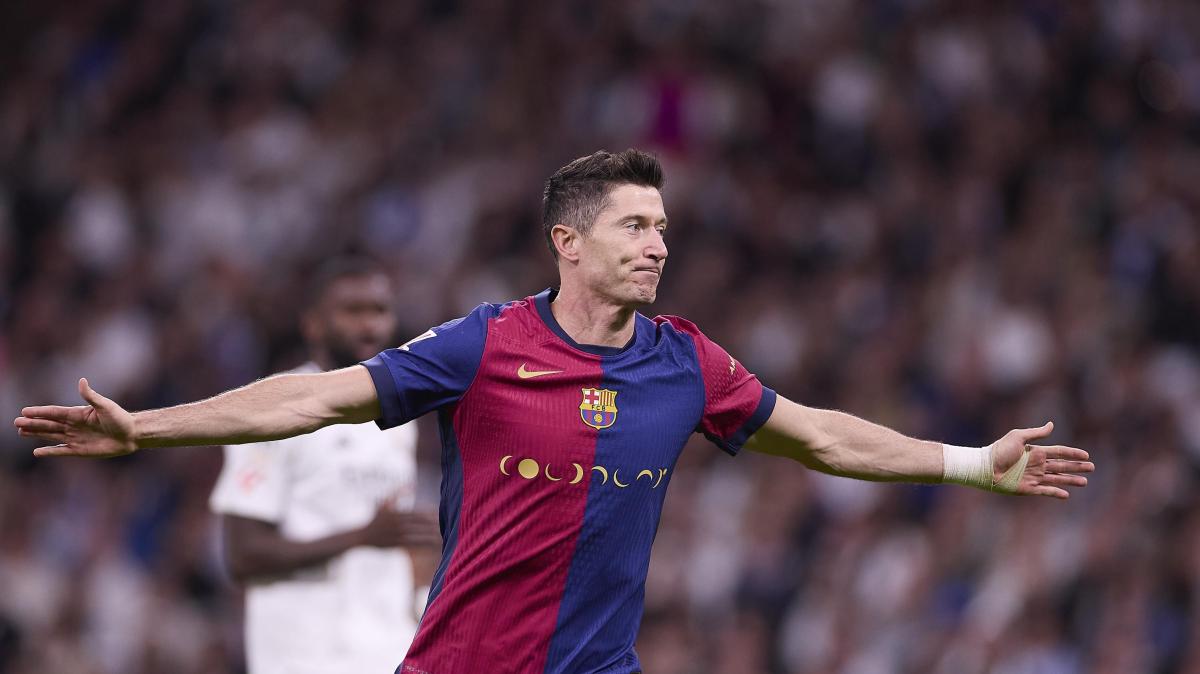Barcellona, ufficiale l'addio di Lewandowski: "Arrivato da stella, se ne va da leggenda"
