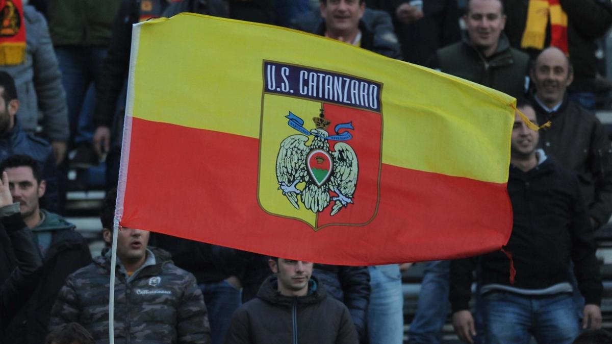Scontri durante la semifinale, il comunicato del Catanzaro: "Aggrediti anche nostri calciatori"