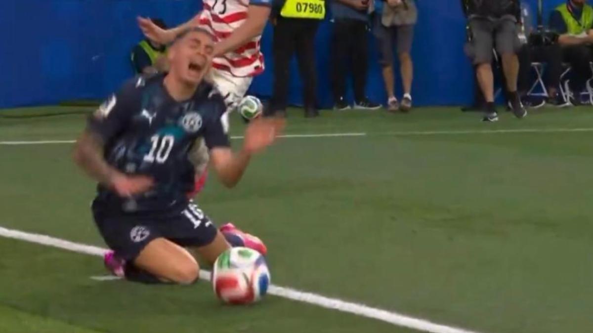 Mondiali, primo caso di On Field Review per mistake identity tra avversari: l'episodio in USA-Paraguay