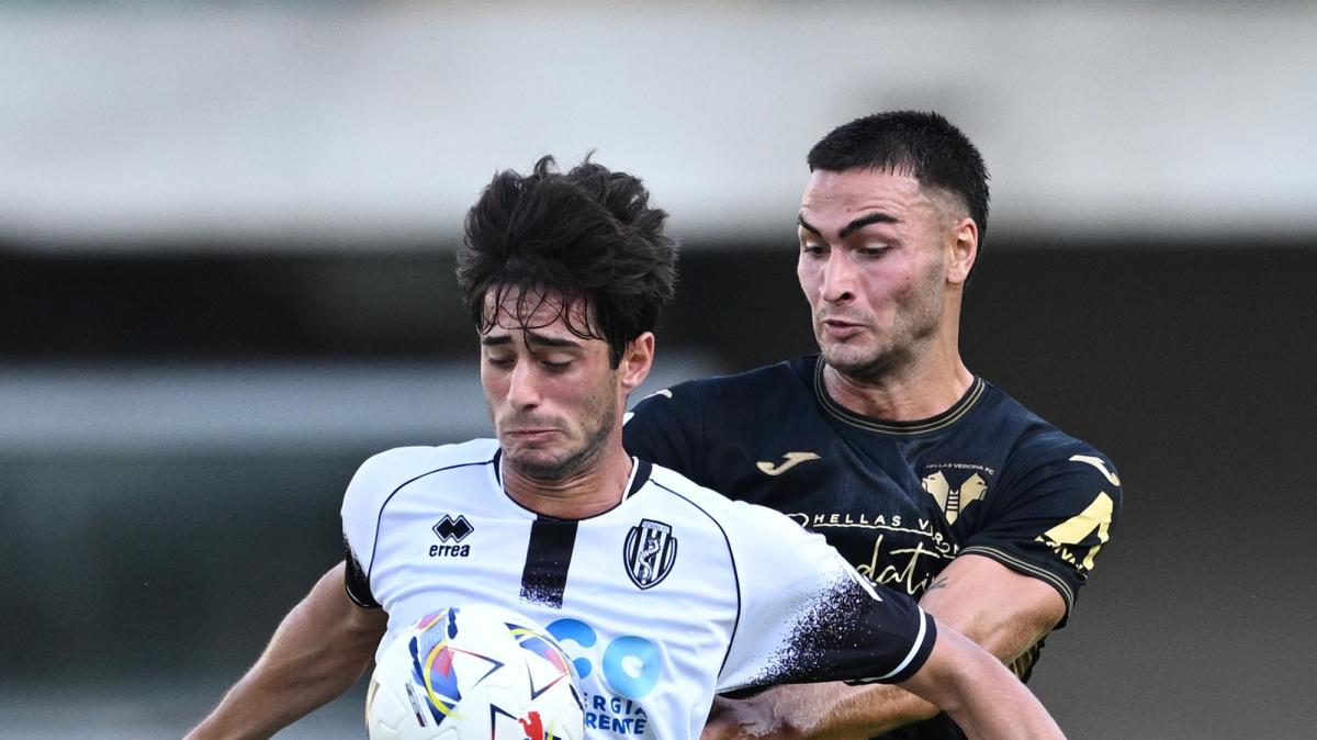 Cesena Frosinone: Shpendi sbaglia dal dischetto, Corazza ne fa due 