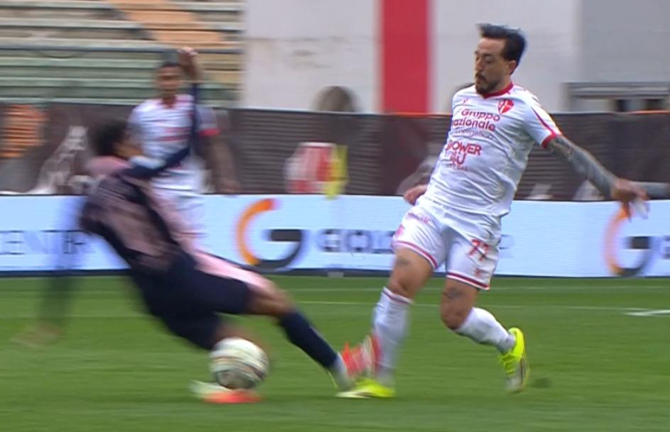 Padova-Palermo, Rui Modesto espulso dopo la review al Var: cosa è successo