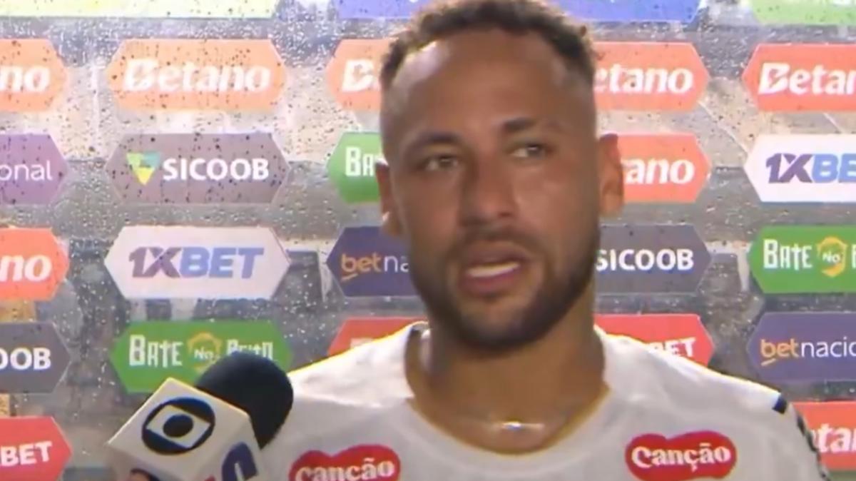 Ammonito e infuriato, Neymar attacca l'arbitro Savio: "È irrispettoso, vuole essere il protagonista della partita"