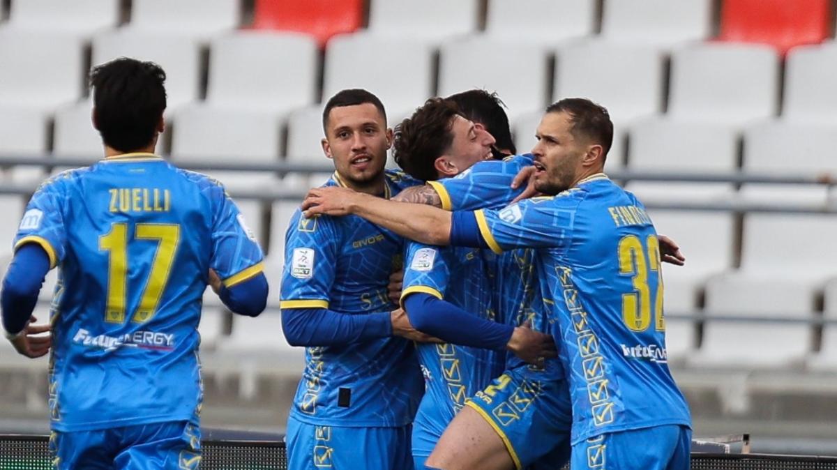 Carrarese, la Serie B è (quasi) blindata: ora Calabro punta il mirino sui playoff