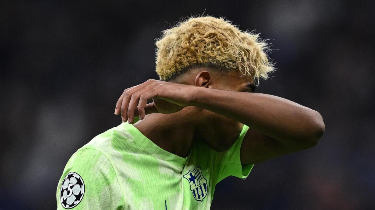 Barcellona, Yamal si infortuna calciando un rigore: l'episodio