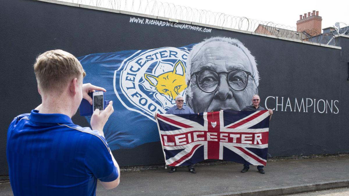 Dieci anni fa il titolo in Premier, ora rischia la doppia retrocessione dopo un -6: la crisi del Leicester