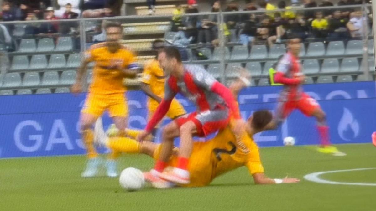 Cremonese-Pisa, ospiti in dieci uomini: Vardy segna l'1-0