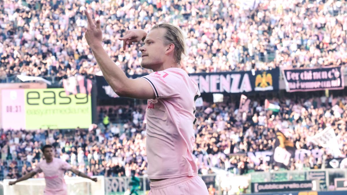 Palermo avanti dopo 3 minuti contro il Catanzaro: check del VAR ma gol regolare