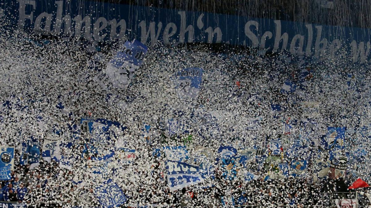 Tragedia alla Veltins Arena: uomo trovato morto nei bagni dello stadio dello Schalke 04