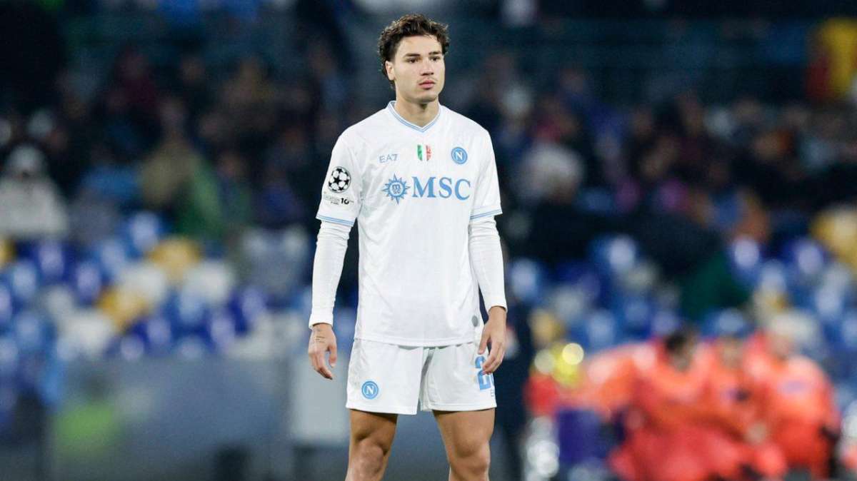 Napoli, l'esito degli esami di Vergara: c'è lesione distrattiva. Stop di 30/40 giorni