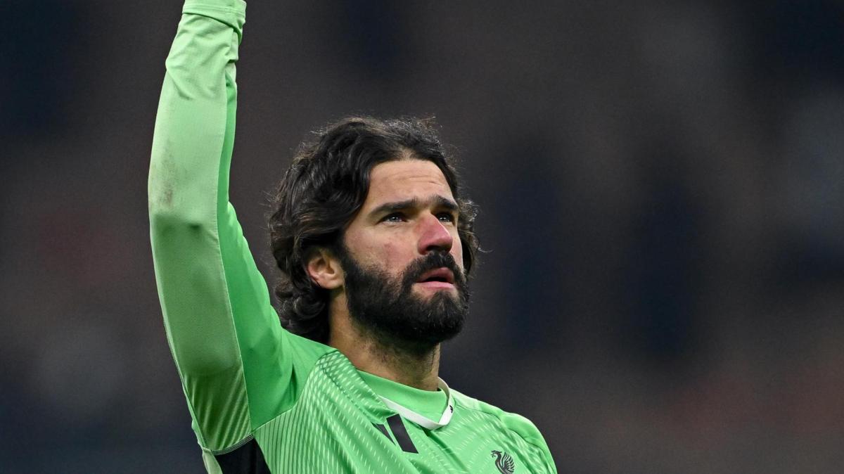 Il Liverpool vuole trattenere Alisson: si complica la trattativa per la Juventus