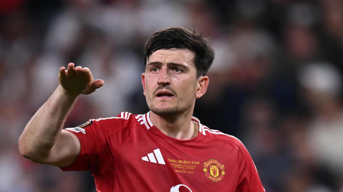 Manchester United, ufficiale il rinnovo di Maguire: firma fino al 2027