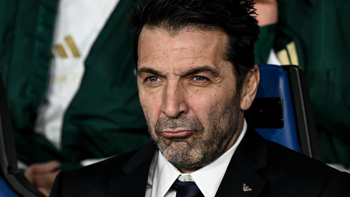 Buffon si dimette: "È un atto di responsabilità"