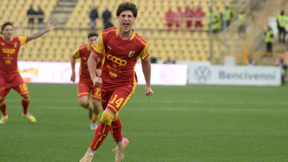 Catanzaro, la prima gioia di Liberali in Serie B: il “Ceravolo” scopre il suo talento
