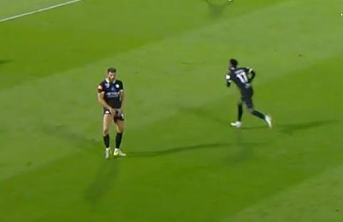 Al Shabab, gesto volgare di Hoedt contro l'Al Quadsiah: rosso diretto per l'ex Lazio