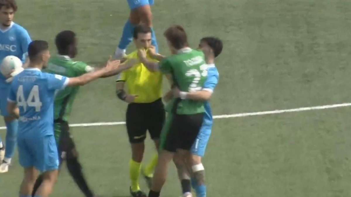 Sassuolo, Troy Tomșa squalificato fino a fine 2026 dopo aver strattonato l'arbitro