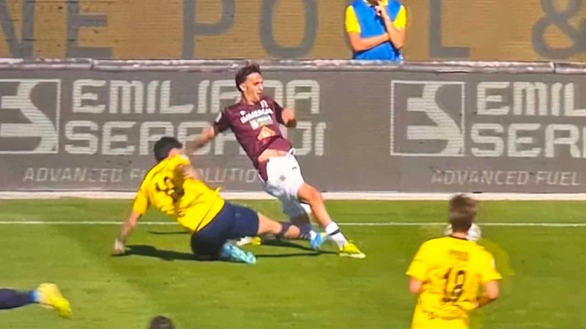 Modena-Reggiana, espulso Ambrosino per doppia ammonizione