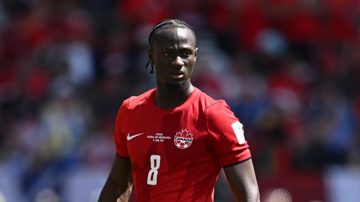 Infortunio shock per Koné in Canada-Qatar: lascia il campo in barella tra le lacrime dei compagni