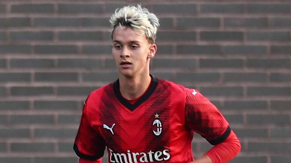 Milan, Maximilian Ibrahimovic firma il primo contratto da professionista