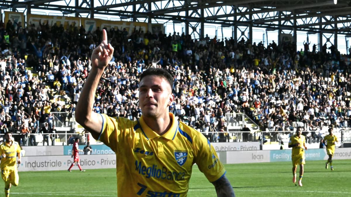 Juve Stabia-Frosinone, gioco fermo per 6 minuti e gol annullato: la ricostruzione