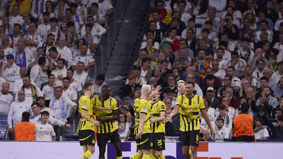 Follia a Stoccarda: il Borussia raddoppia e in campo vola di tutto