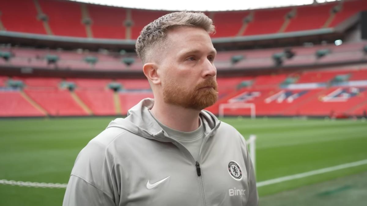 Da “calciatore fallito” a traghettatore: il coraggio di McFarlane, la speranza del Chelsea